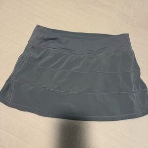 Lululemon pace rival skirt.